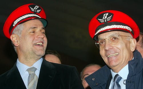 20041211 - MILANO - CRO-  TRASPORTI:FORMIGONI, PASSANTE MIGLIORA COLLEGAMENTI LOMBARDI UN ANELLO COLLEGATO ALLE ALTRE GRANDI INFRASTRUTTURE DEL PAESE-  il Presidente della Regione Lombardia, Roberto Formigoni (s), insieme al Sindaco di Milano, Gabriele Albertini in occasione della inaugurazione della  stazione di Porta Vittoria , oggi a Milano. ANSA /JI