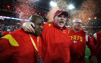 epaselect epa10464401 Kansas City Chiefs head coach Andy Reid (C) celebrates after defeating the Philadelphia Eagles in Super Bowl LVII between the AFC champion Kansas City Chiefs and the NFC champion Philadelphia Eagles at State Farm Stadium in Glendale, Arizona, 12 February 2023. The annual Super Bowl is the Championship game of the NFL between the AFC Champion and the NFC Champion and has been held every year since January of 1967.  EPA/CAROLINE BREHMAN