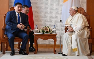 Pope Francis (R) and Mongolia's Prime Minister Oyun-Erdene Luvsannamsrai hold a meeting in Ulaanbaatar on September 2, 2023. (Photo by Alberto PIZZOLI / POOL / AFP) (Photo by ALBERTO PIZZOLI/POOL/AFP via Getty Images)