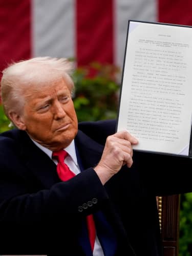 epa12006231 US President Donald Trump US President Donald Trump holds up a signed executive order during a tariff announcement in the Rose Garden of the White House in Washington, DC, USA, 02 April 2025. Trump plans to roll out tariffs on global trading partners, the centerpiece of his effort to bring back manufacturing to the US and reshape a world trade system he has long decried as unfair. Trump has branded the day 'Liberation Day', though most economists expect US consumers to foot the costs.  EPA/KENT NISHIMURA / POOL