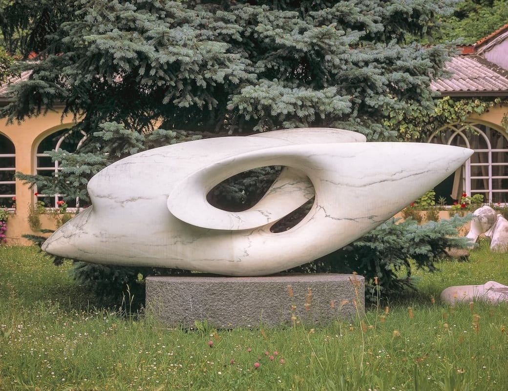 Antoine Poncet, Fugue Lacustre, 1964, Marmo rosa aurora. © Atelier Antoine Poncet