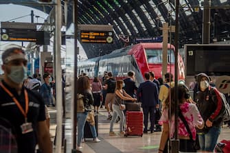 Milano. Stazione Centrale riapertura delle Regioni partenze in treno Fase 3