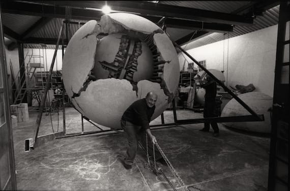 Arnaldo Pomodoro, 1991. Foto di Carlo Orsi