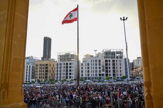 epa10583356 Muslims take part in Eid al-Fitr prayers outside Al-Amin Mosque in downtown Beirut, Lebanon, 21 April 2023. Muslims around the world celebrate Eid al-Fitr, the three-day festival marking the end of Ramadan that is one of the two major holidays on the Islamic calendar.  EPA/WAEL HAMZEH