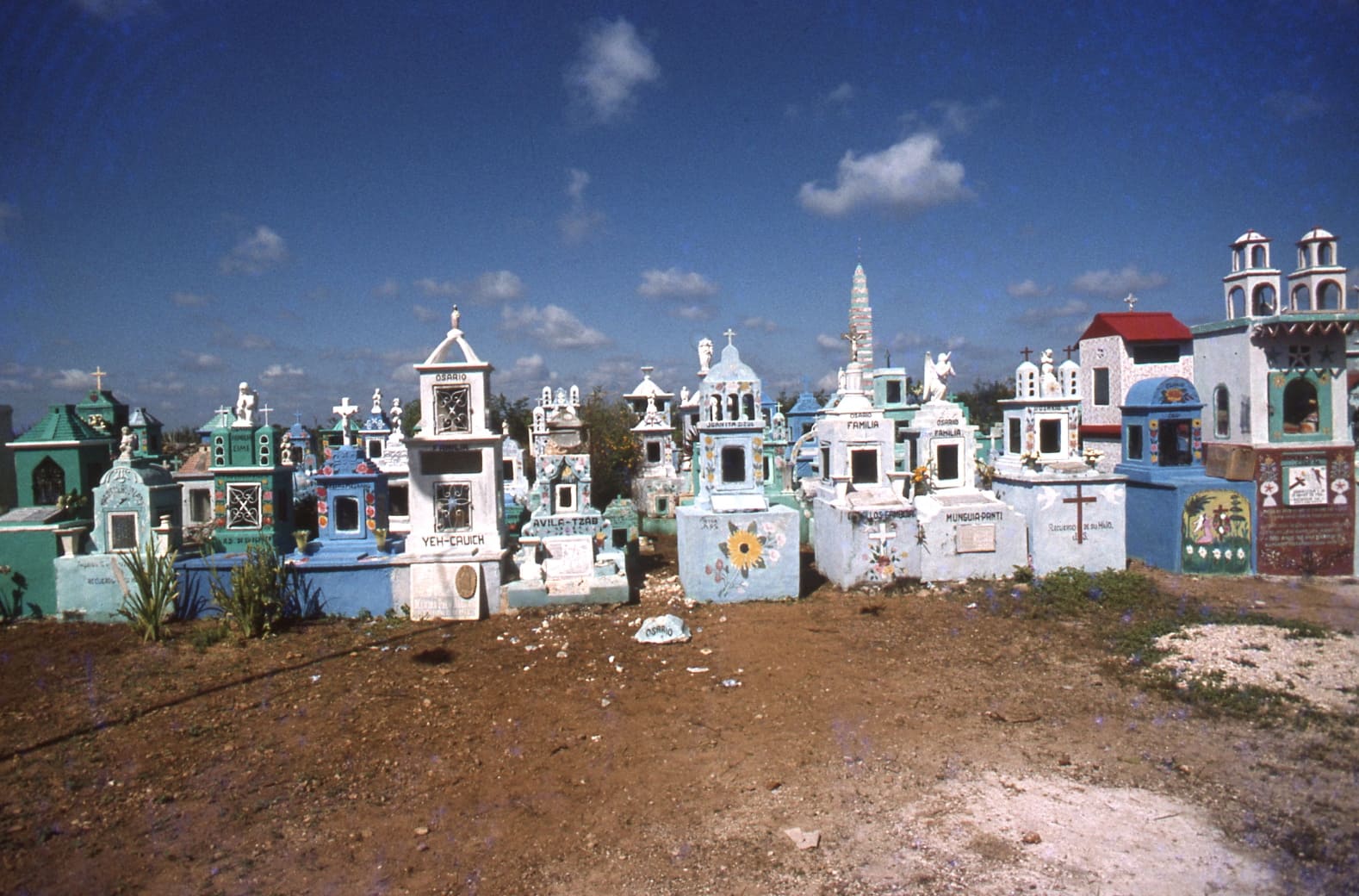 Ettore_Sottsass_Mexico_Hoctun_1979.jpg