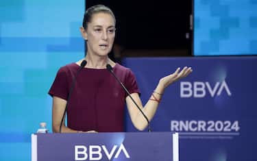 epa11323280 Presidential candidate of the Mexican ruling party, Claudia Sheinbaum, gives a speech during the 'National Regional Councilors Meeting (RNCR) 2024' of BBVA, in Mexico City, Mexico, 06 May 2024. Sheinbaum said that her first task after winning the June 2 elections would be an offer to the Secretary of Finance and Public Credit, Rogelio Ramirez de la O, to continue in the government for a transition period.  EPA/Jose Mendez