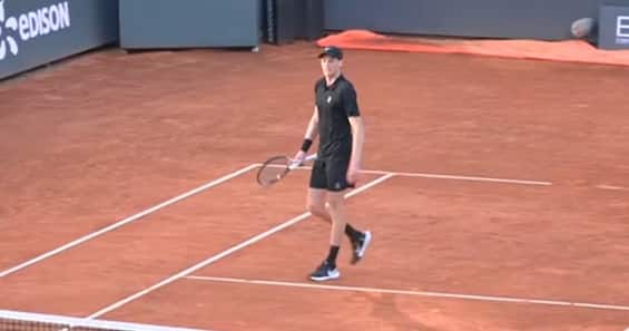 https://static.sky.it/editorialimages/fefef0c8f5ee6ac52b9e6cedaea282c17670a948/skysport/it/tennis/video/2025/05/12/sinner-allenamento-post-partita-atp-roma-video/sinner_og_2.jpg?im=Resize,width=565