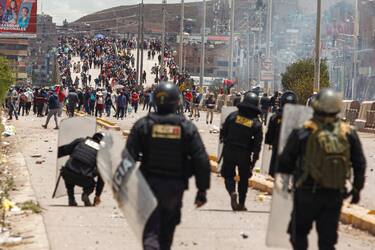 Supporters of ousted president Pedro Castillo clash with police forces in the Peruvian Andean city of Juliaca, on January 7, 2023. - Political upheaval has roiled Peru since then-president Pedro Castillo in early December sought to dissolve Congress and rule by decree, only to be ousted and thrown in jail. Castillo's was replaced by his vice president, Boluarte, who since then has faced a wave of often violent demonstrations calling for his return to power. (Photo by Juan Carlos CISNEROS / AFP) (Photo by JUAN CARLOS CISNEROS/AFP via Getty Images)