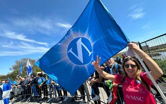 Supporters waiting for Napoli's players at the training center in Castelvolturno, Naples, Italy, 05 May 2023. On Thursday evening Napoli clinched the Scudetto with five games to spare after the away match result gave them an unassailable 16-point lead at the top of the table. It was the third Italian championship crown in the history of the Naples side, and their first since 1990, when late soccer great Diego Maradona played for them. 
ANSA/ CESARE ABBATE