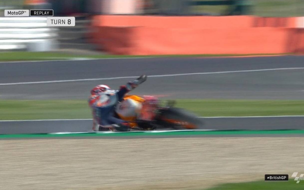 MotoGP, GP Silverstone. Marquez cade nelle Libere 2, ma resta incollato ...