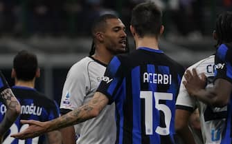 MILAN, ITALY - MARCH 17: Francesco Acerbi of FC Internazionale talks with Juan Jesus during the Serie A TIM match between FC Internazionale and SSC Napoli at Stadio Giuseppe Meazza on March 17, 2024 in Milan, Italy. (Photo by Pier Marco Tacca/Getty Images) (Photo by Pier Marco Tacca/Getty Images)
