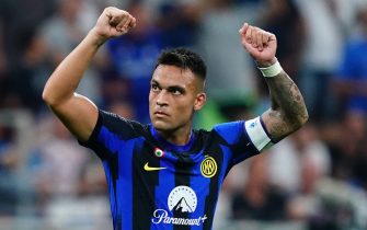 Foto Spada/LaPresse 03 Settembre 2023 - Milano  , Italia - sport, calcio -Fc Inter Vs Fiorentina - Campionato italiano di calcio Serie A TIM 2032/2024 - Stadio San Siro Nella foto: Lautaro Martinez (FC Inter); esultanza dopo gol 4-0  

September 03 , 2023 Milan  , Italy - sport, calcio - Fc Inter Vs Fiorentina - Serie A Football Championship 2023/2024 - San Siro Stadium . In the pic : Lautaro Martinez (FC Inter); celebrates after scoring 4-0