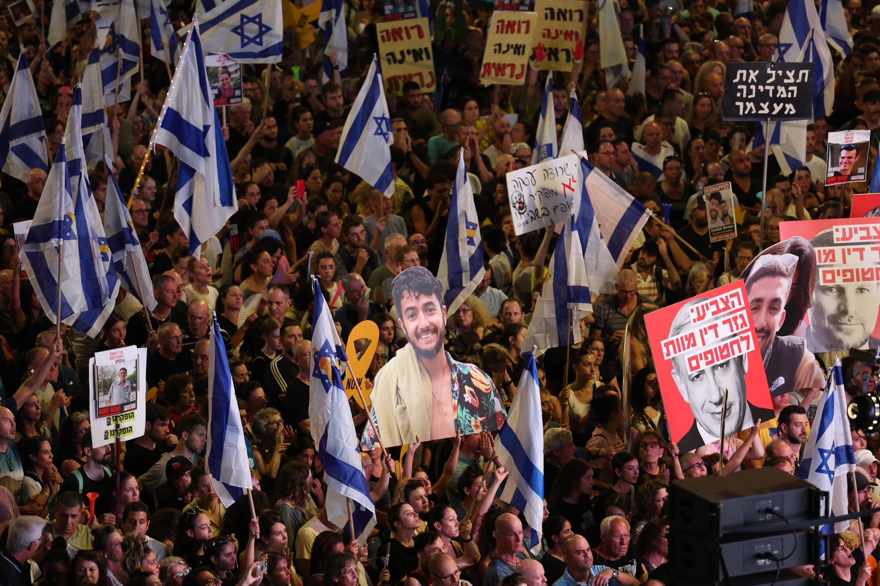 Manifestanti israeliani a Tel Aviv