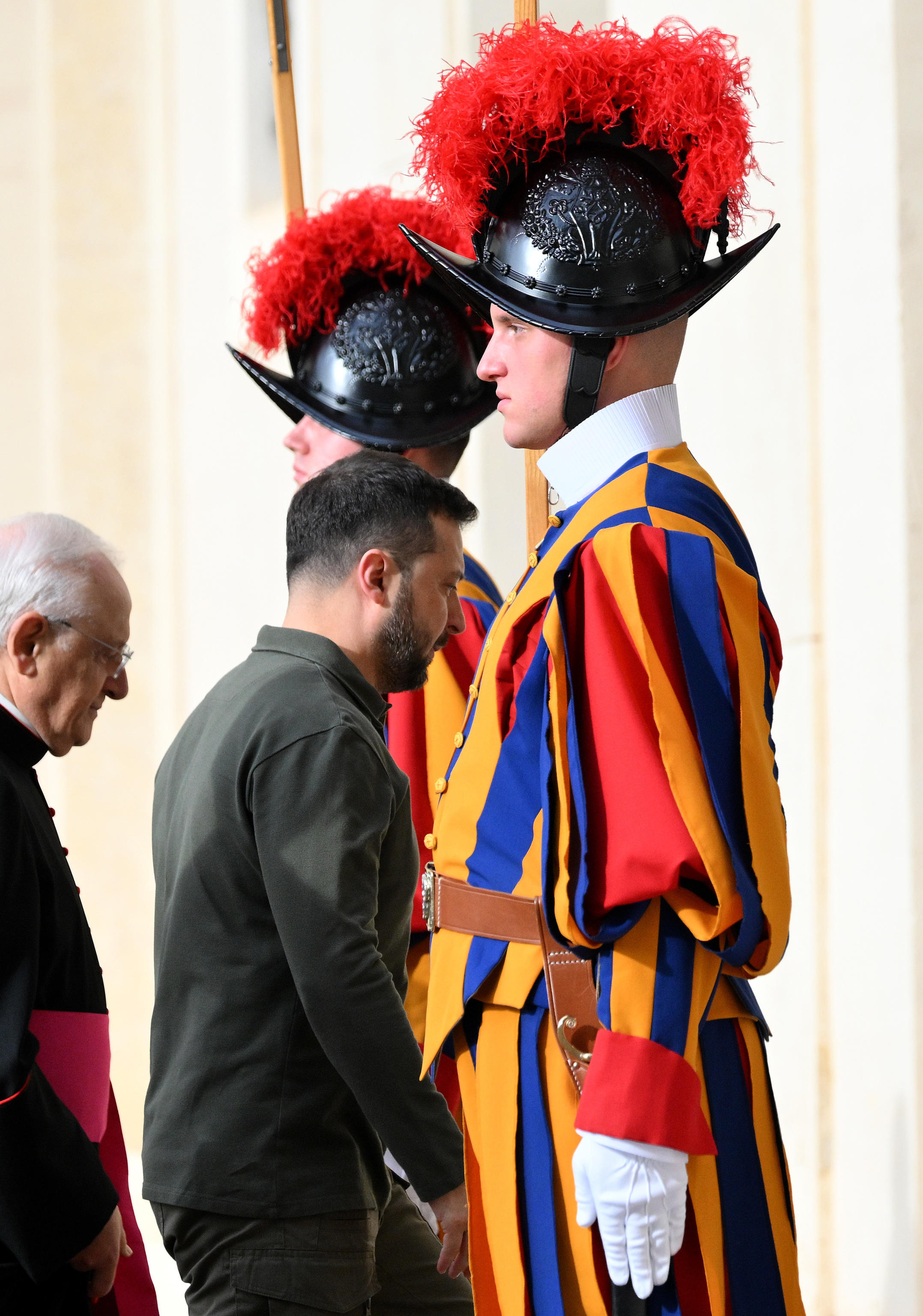 L'arrivo di Zelensky in Vaticano