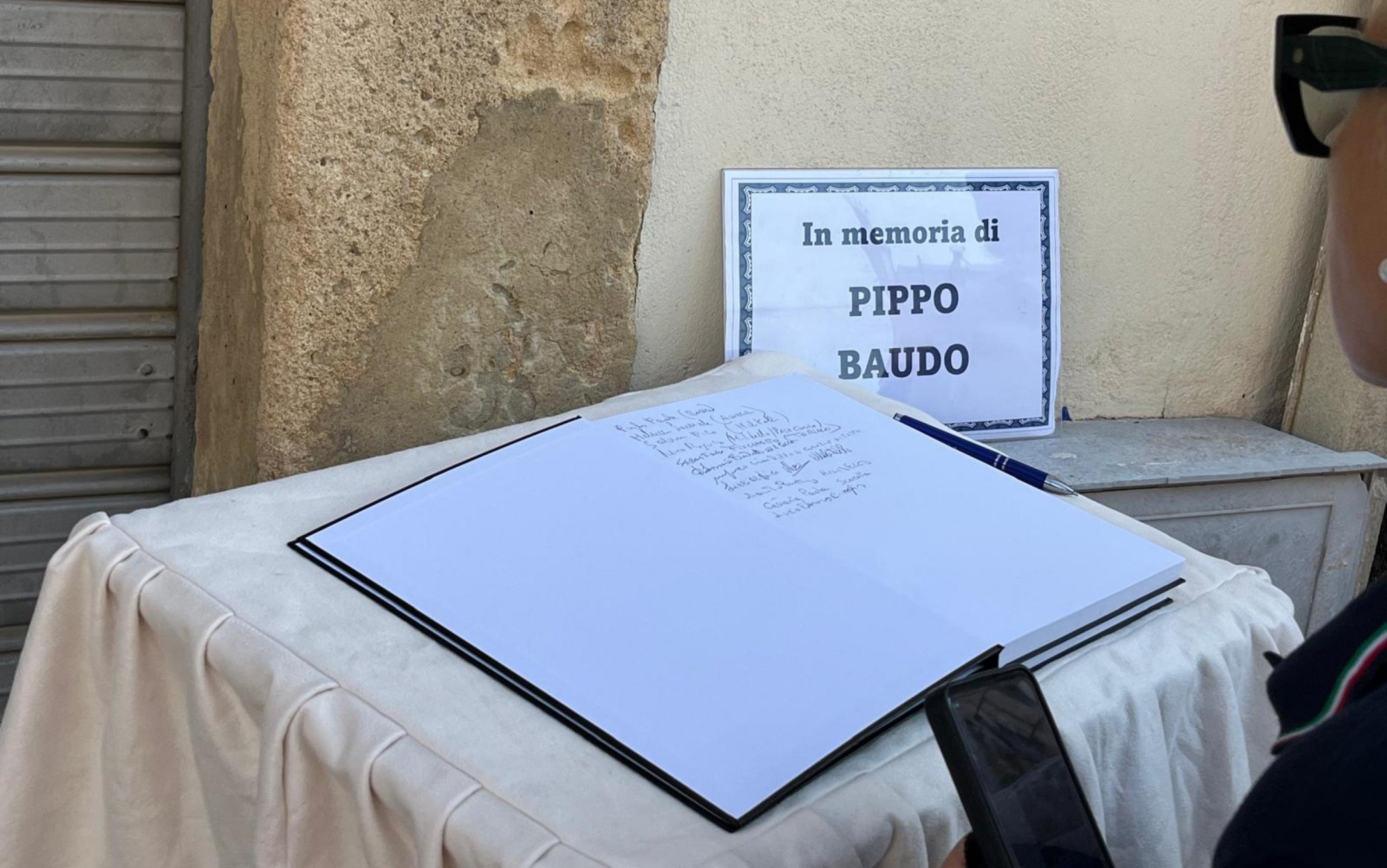 Pippo Baudo libro firme