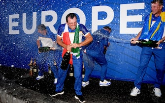 1052169704 PARIS, FRANCE - SEPTEMBER 30: Francesco Molinari of Europe celebrates after winning The Ryder Cup during singles matches of the 2018 Ryder Cup at Le Golf National on September 30, 2018 in Paris, France. (Photo by Ross Kinnaird/Getty Images)