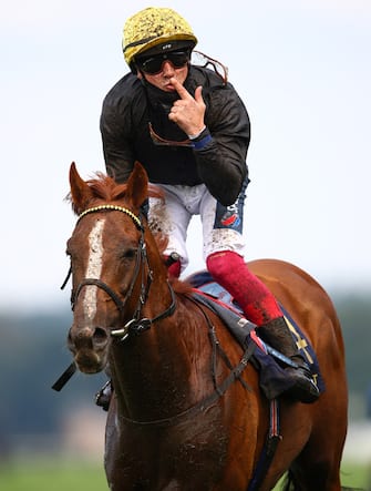 ASCOT, ENGLAND - JUNE 18:  Frankie Dettori celebrates on board Stradivarius after winning the Gold Cup on Day Three of Royal Ascot 2020 at Ascot Racecourse on June 18, 2020 in Ascot, England. (Photo by Julian Finney/Getty Images)