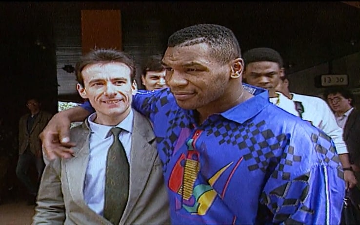 Mike Tyson con Mario Giambuzzi sempre durante la visita in Italia nel 1991 Mike Tyson con Mario Giambuzzi durante la visita in Italia nel 1991