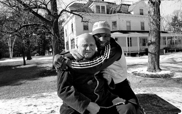 Mike Tyson e Costantine 'Cus' d'Amato Mike Tyson e Cus d'Amato