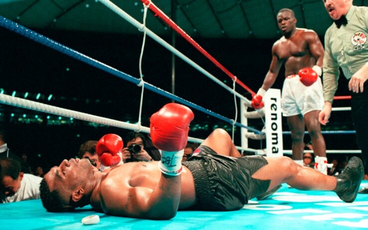 MIke Tyson finisce ko contro Douglas MIke Tyson finisce ko contro Douglas