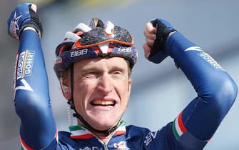 epa05264186  Italian rider Enrico Gasparotto of Wanty - Groupe Gobert celebrates winning the Amstel Gold Race in Maastricht, Netherlands, 17 April 2016.  EPA/BAS CZERWINSKI