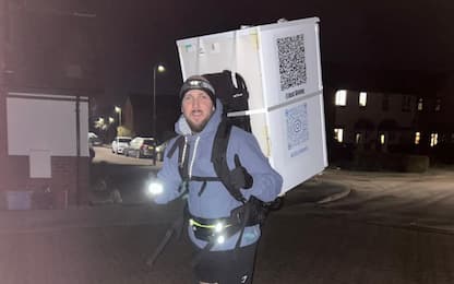 UK, maratoneta con frigo scambiato per un ladro