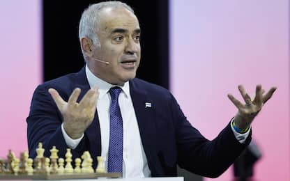 Kasparov, arresto in contumacia per lo scacchista