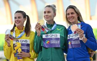 (From L) Silver medallist Ukraine's Yaroslava Mahuchikh, gold medallist Australia's Eleanor Patterson and bronze medallist Italy's Elena Vallortigara pose on the podium during the medal ceremony for the women's high jump during the World Athletics Championships in Eugene, Oregon on July 19, 2022. (Photo by ANDREJ ISAKOVIC / AFP) (Photo by ANDREJ ISAKOVIC/AFP via Getty Images)