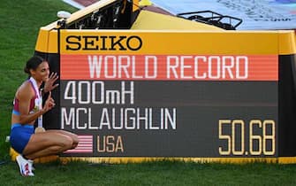 USA's Sydney Mclaughlin poses with a sign showing her time after breaking a world record and winning the women's 400m hurdles final during the World Athletics Championships at Hayward Field in Eugene, Oregon on July 22, 2022. (Photo by Jim WATSON / AFP) (Photo by JIM WATSON/AFP via Getty Images)