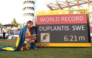 EUGENE, OREGON - JULY 24: Armand Duplantis of Team Sweden poses with his world record in the Men's Pole Vault Final on day ten of the World Athletics Championships Oregon22 at Hayward Field on July 24, 2022 in Eugene, Oregon. (Photo by Christian Petersen/Getty Images)