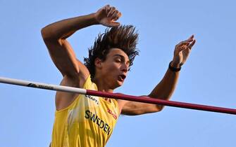Sweden's Armand Duplantis reacts as he sets a world record in the men's pole vault final during the World Athletics Championships at Hayward Field in Eugene, Oregon on July 24, 2022. (Photo by Ben Stansall / AFP) (Photo by BEN STANSALL/AFP via Getty Images)