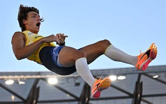 Sweden's Armand Duplantis reacts as he sets a world record in the men's pole vault final during the World Athletics Championships at Hayward Field in Eugene, Oregon on July 24, 2022. (Photo by Ben Stansall / AFP) (Photo by BEN STANSALL/AFP via Getty Images)