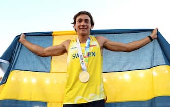 EUGENE, OREGON - JULY 24: Armand Duplantis of Team Sweden celebrates after setting a world record and winning gold in the Men's Pole Vault Final on day ten of the World Athletics Championships Oregon22 at Hayward Field on July 24, 2022 in Eugene, Oregon. (Photo by Christian Petersen/Getty Images)