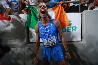 epa10814551 Gianmarco Tamberi of Italy celebrates after winning the gold medal in the High Jump Men final competition of the World Athletics Championships in Budapest, Hungary, 22 August 2023.  EPA/Istvan Derencsenyi HUNGARY OUT
