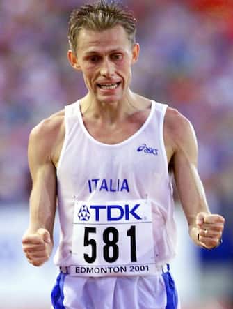 Italy's Stephano Baldini celebrates his third place finish in the men's marathon in 2:13:18 at the Commonwealth Stadium during the 8th World Championships in Athletics 03 August, 2001 in Edmonton, Canada. Gezahegne Abera of Ethiopia won the gold medal for the event with a time of 2:12:42.  AFP PHOTO/Jeff HAYNES (Photo by JEFF HAYNES / AFP)        (Photo credit should read JEFF HAYNES/AFP via Getty Images)