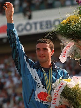 6 AUG 1995:  MICHELE DIDONI OF ITALY CELEBRATES ON THE PODIUM WITH HIS GOLD MEDAL AFTER VICTORY IN THE MENS 20 KM WALK AT THE 1995 IAAF WORLD ATHLETICS CHAMPIONSHIPS AT THE ULLEVI STADIUM IN GOTHENBURG, SWEDEN.  Mandatory Credit: Mike Powell/ALLSPORT