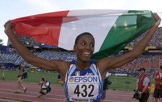 7 Aug 2001:  Fiona May of Italy celebrates winning gold in the women's long jump during the fifth day of the 8th IAAF World Athletic Championships in Edmonton, Canada. DIGITAL IMAGE. Mandatory Credit: Andy Lyons/ALLSPORT