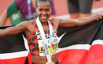 (220719) -- EUGENE, July 19, 2022 (Xinhua) -- Kenya's Faith Kipyegon celebrates after the women's 1500m final at the World Athletics Championships Oregon22 in Eugene, Oregon, the United States, July 18, 2022. (Xinhua/Wang Ying) - Wang Ying -//CHINENOUVELLE_XxjpbeE007176_20220719_PEPFN0A001/2207191149/Credit:CHINE NOUVELLE/SIPA/2207191158
