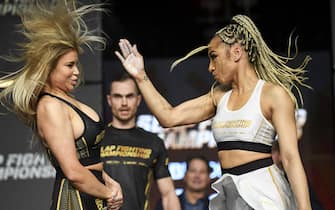 COLUMBUS, OHIO - MARCH 05:   Julia Kruzer slaps Adrianna â€œFlychanelleâ€  ÅšledÅº during the Slap Fighting Championships at the Arnold Sports Festival in the Columbus Convention Center on March 05, 2022 in Columbus, Ohio. (Photo by Gaelen Morse/Getty Images)