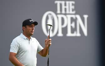 Italy's Francesco Molinari acknowledges the applause after holing his putt on the 18th green during his third round on day 3 of The 147th Open golf Championship at Carnoustie, Scotland on July 21, 2018. (Photo by Andy BUCHANAN / AFP)        (Photo credit should read ANDY BUCHANAN/AFP via Getty Images)