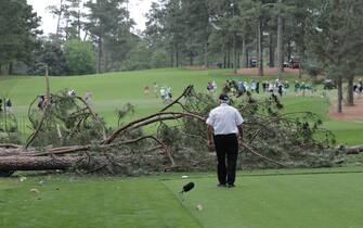 epa10564249 A large tree is on the ground near the 17th tee during a suspension in play due to weather, in the second round of the Masters Tournament at the Augusta National Golf Club in Augusta, Georgia, USA, 07 April 2023. The Augusta National Golf Club will hold the Masters Tournament from 06 April through 09 April 2023.  EPA/JUSTIN LANE