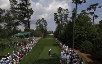 epa10564071 Brooks Koepka of The United States at the 18th tee in the second round of the Masters Tournament at the Augusta National Golf Club in Augusta, Georgia, USA, 07 April 2023. The Augusta National Golf Club will hold the Masters Tournament from 06 April through 09 April 2023.  EPA/JUSTIN LANE