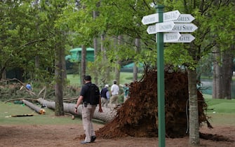 epa10564247 A large tree is on the ground near the 17th tee during a suspension in play due to weather, in the second round of the Masters Tournament at the Augusta National Golf Club in Augusta, Georgia, USA, 07 April 2023. The Augusta National Golf Club will hold the Masters Tournament from 06 April through 09 April 2023.  EPA/JUSTIN LANE