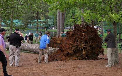 The Masters, alberi caduti: alle 14 si riparte