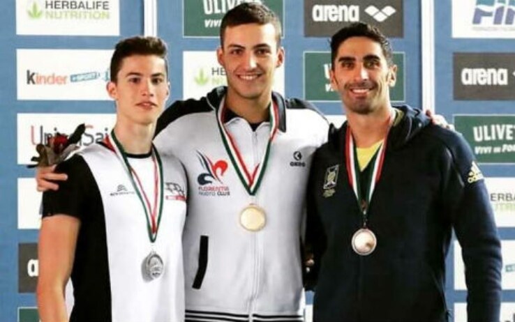 Lombini (a sinistra) sul podio con Filippo Megli e Filippo Magnini