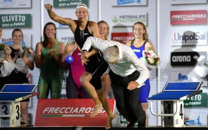 Pellegrini e Malagò si tuffano insieme in piscina