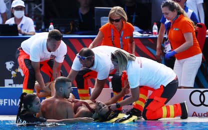 Paura a Budapest: atleta perde i sensi in acqua