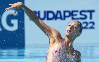 epa10018300 Linda Cerruti of Italy performs during women's solo technical preliminary of artistic swimming of 19th FINA World Championships in Hajos Alfred National Sports Swimming Pool in Budapest, Hungary, 17 June 2022.  EPA/ZSOLT SZIGETVARY HUNGARY OUT