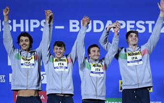 Italy's Thomas Ceccon, Italy's Nicolo Martinenghi, Italy's Federico Burdisso and Italy's Alessandro Miressi celebrate during the medal presentation ceremony following the men's 4x100m medley relay finals during the Budapest 2022 World Aquatics Championships at Duna Arena in Budapest on June 25, 2022. (Photo by Attila KISBENEDEK / AFP) (Photo by ATTILA KISBENEDEK/AFP via Getty Images)