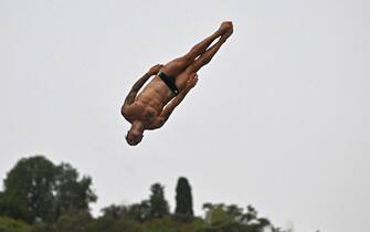 Italy's Alessandro De Rose competes in the Men's High Diving 27m round 1 on August 18, 2022 at the LEN European Aquatics Championships in Rome. (Photo by Alberto PIZZOLI / AFP) (Photo by ALBERTO PIZZOLI/AFP via Getty Images)